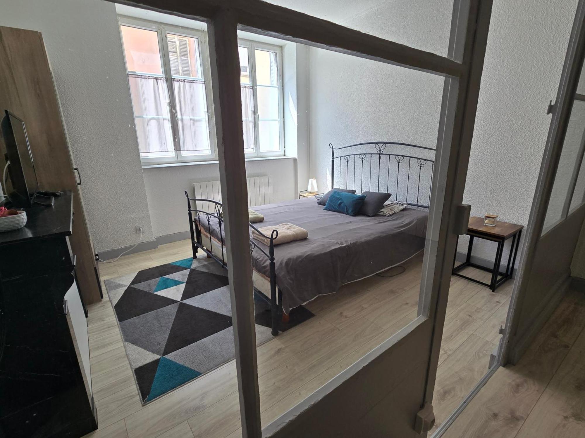 Appartement Au Calme Idealement Place A Macon. Exterior foto